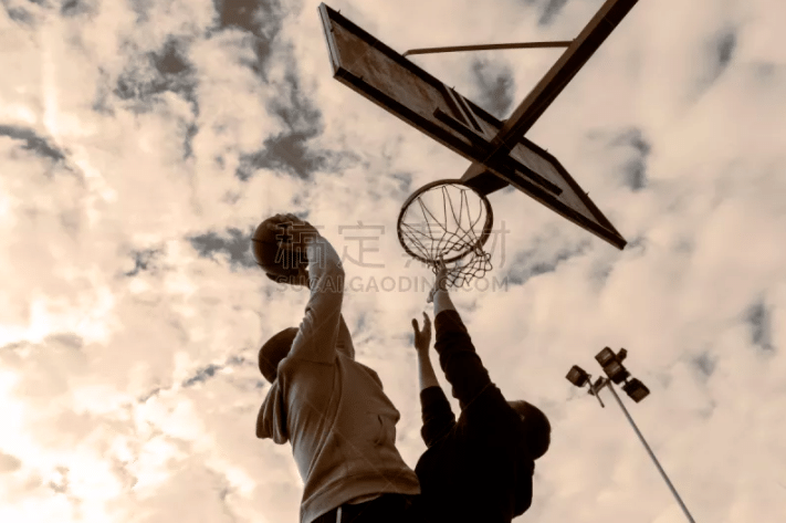 IG迎来1个好消息，Rookie要完成自我救赎！只需赢下一场BO5，就可以拿到3号种子